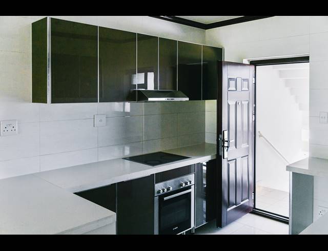2 BEDROOM APARTMENT FOR SALE IN FOURWAYS